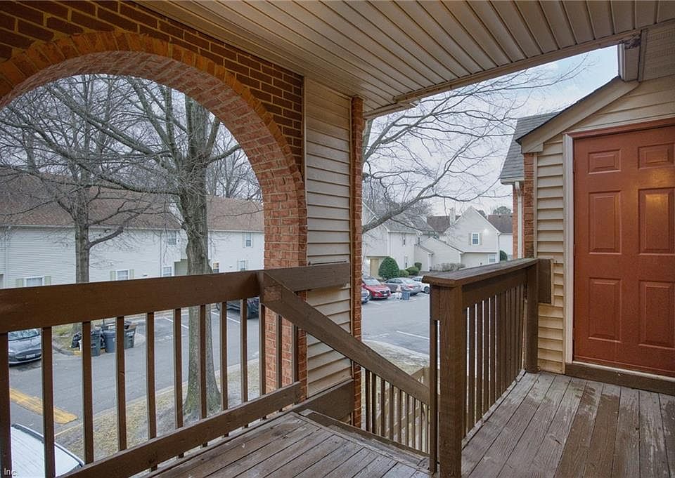 1st image of 989 Gas Light Ln #989