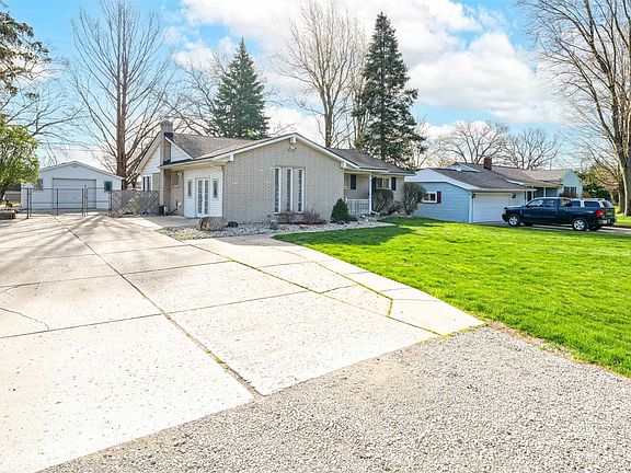 2nd image of 46462 Oaklawn Dr