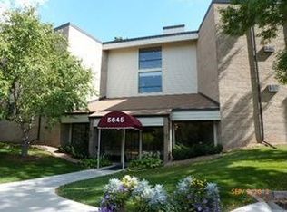 5645 Green Circle Dr APT 302, Minnetonka, MN 55343