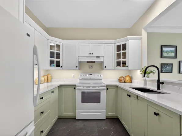 877 Klo Rd #106, Kelowna, BC V1Y 9G5