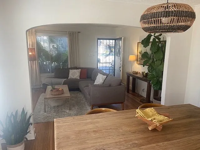 7518 Willoughby Ave — Photo 5