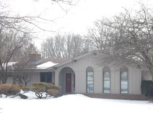 S70W24545 Maple Hill Dr, Waukesha, WI 53189