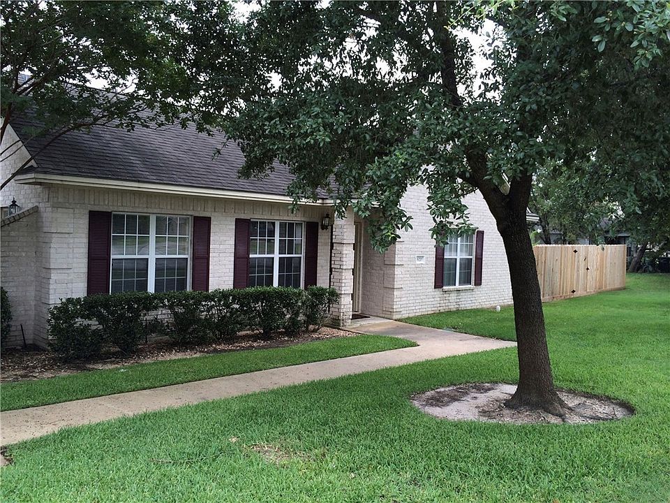 1st image of 620 Holleman Dr