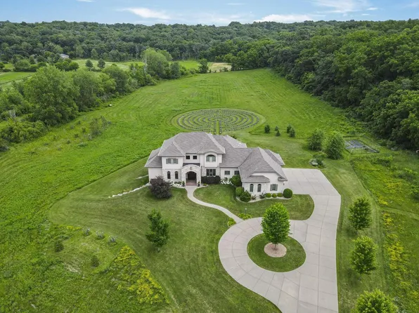 596 Hillcrest Lane, Brooklyn, WI 53521
