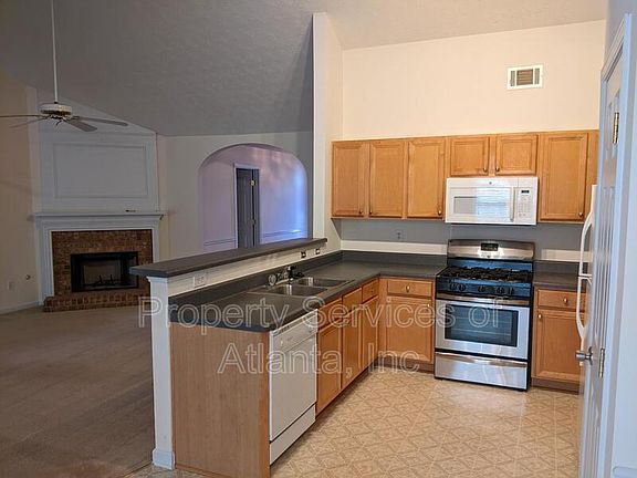 4th image of 2632 Essex Ct