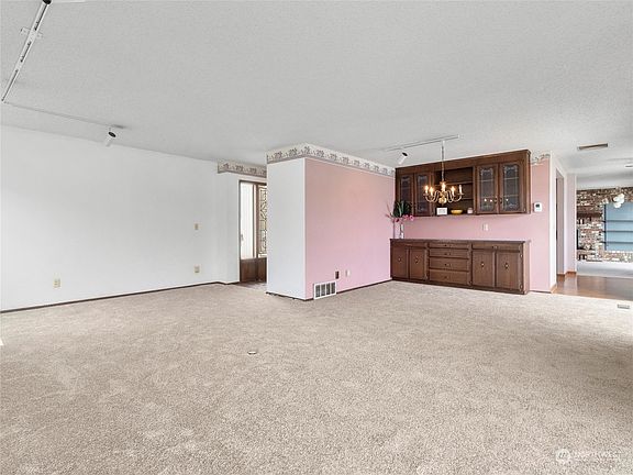 4th image of 7520 Shorewood Court SE