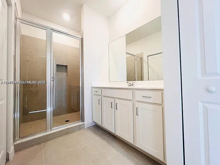 204 SE Woodbark St #204 — Photo 5