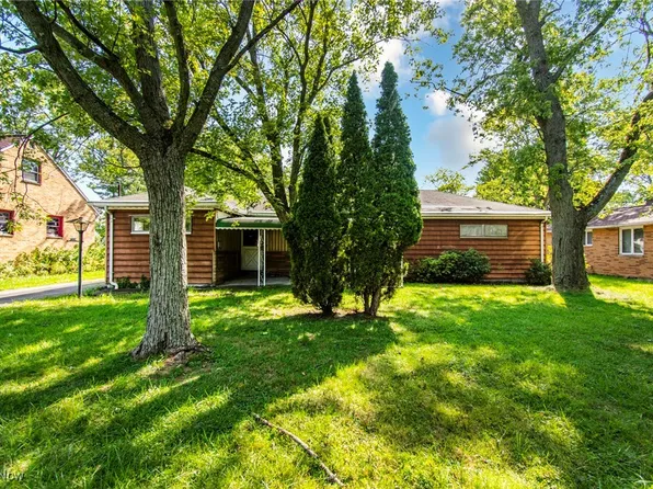 05565 Columbia Dr, Bedford Heights, OH 44146