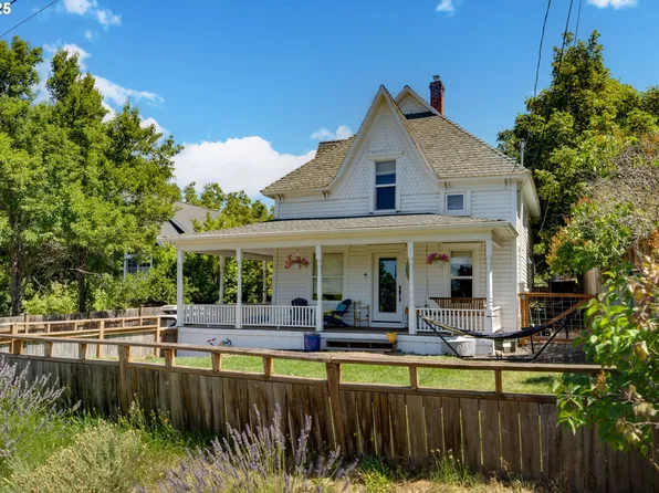 807 Park St, Hood River, OR 97031