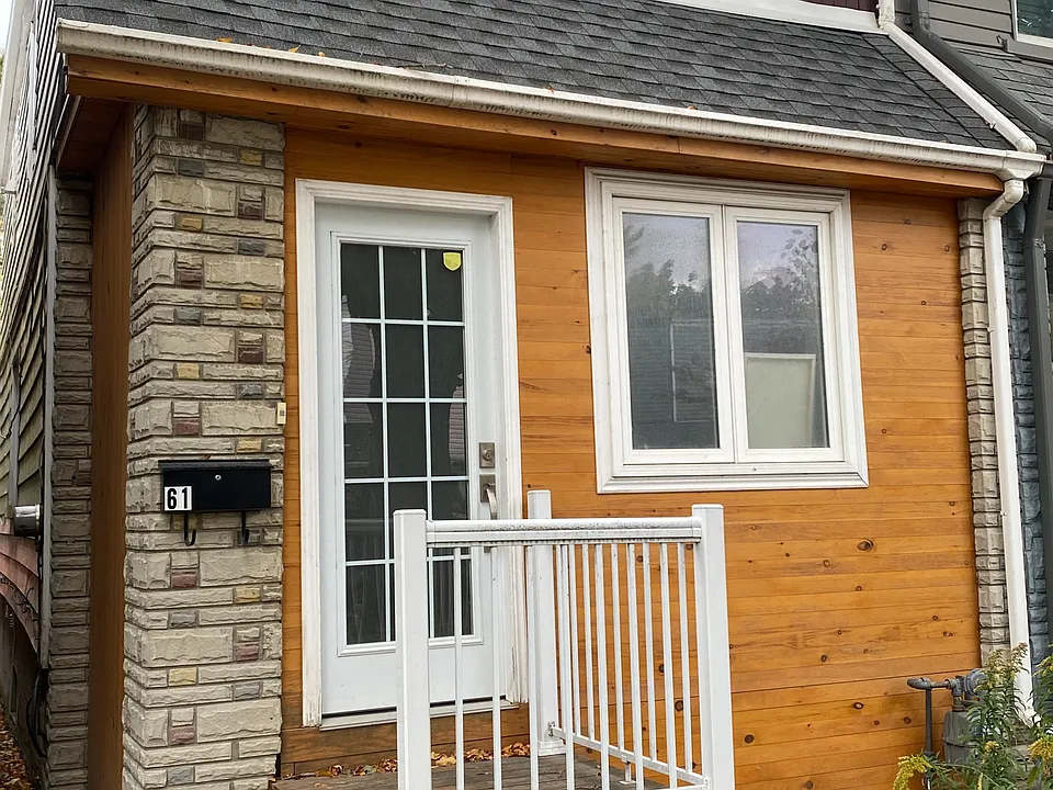 61 Rushbrooke Ave #LOWER