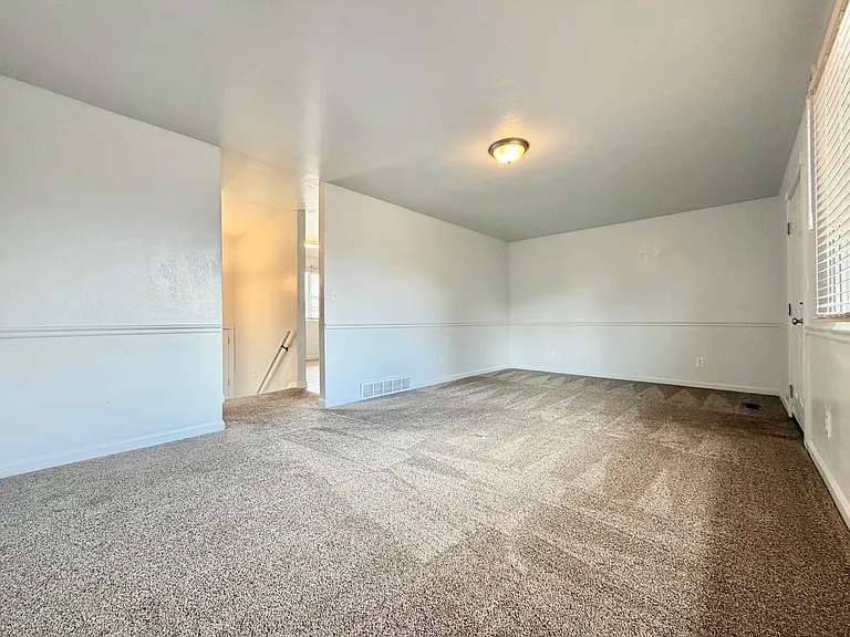 7685 S 2550 W — Photo 6