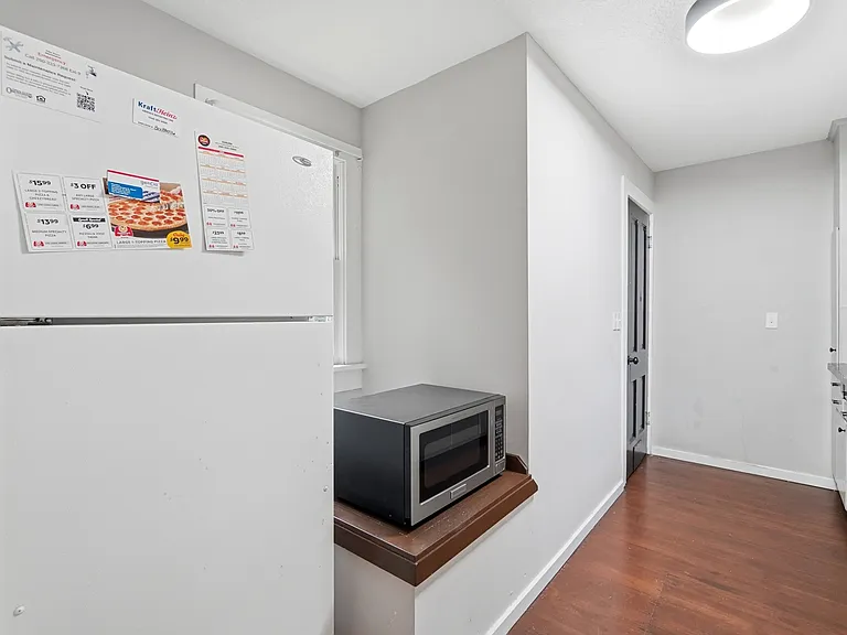334 W 9th St #1 — Photo 17