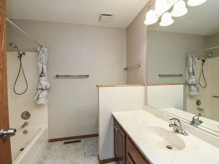 2213 S Wellington Ave — Photo 24