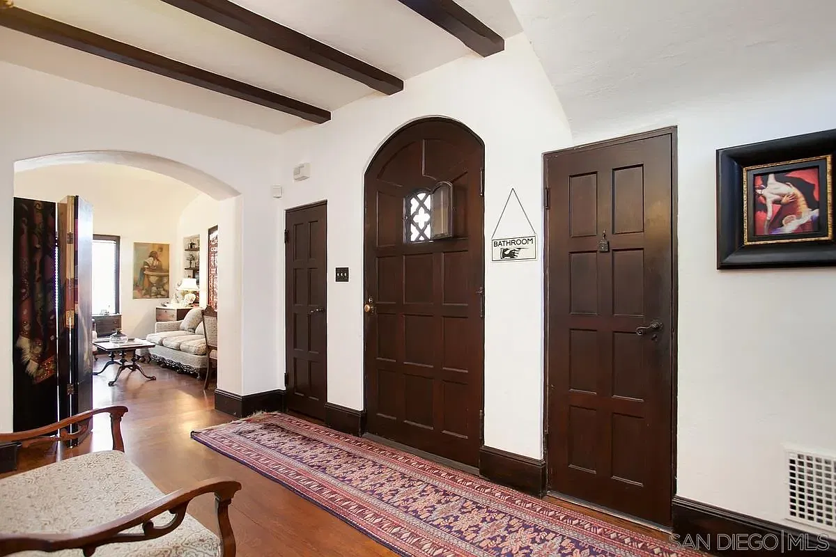 4 bed, 3.5 bath, 3680 sqft, $12,000 — Photo 3