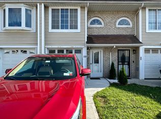 30 Benjamin Dr, Staten Island, NY 10303