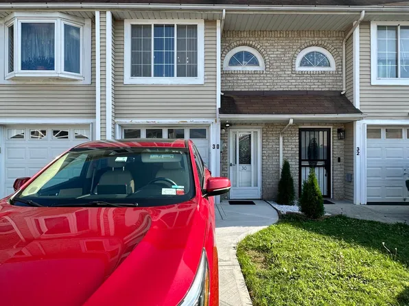 30 Benjamin Dr, Staten Island, NY 10303