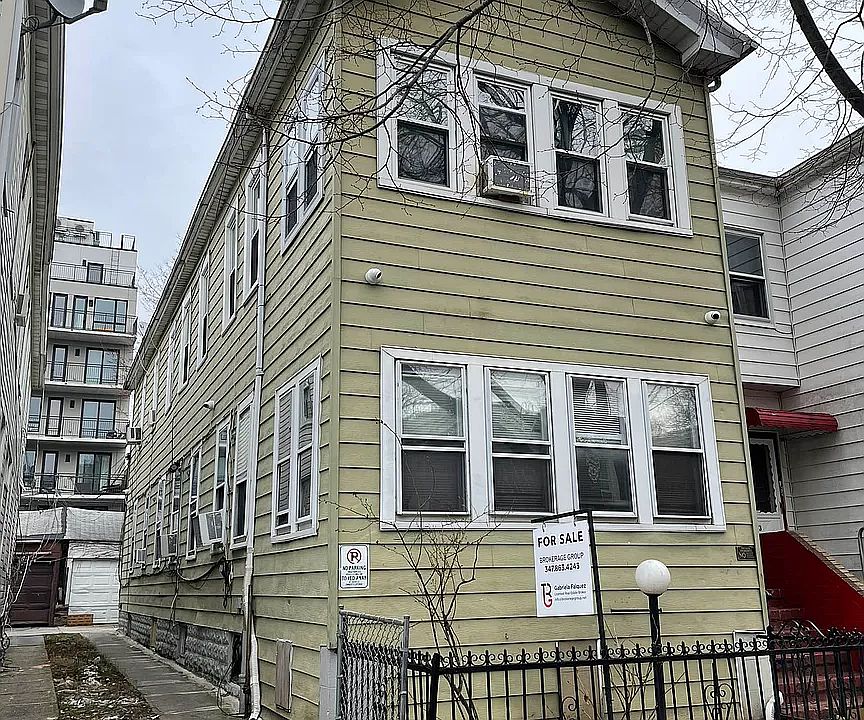 1st image of 31 E 32nd St #2