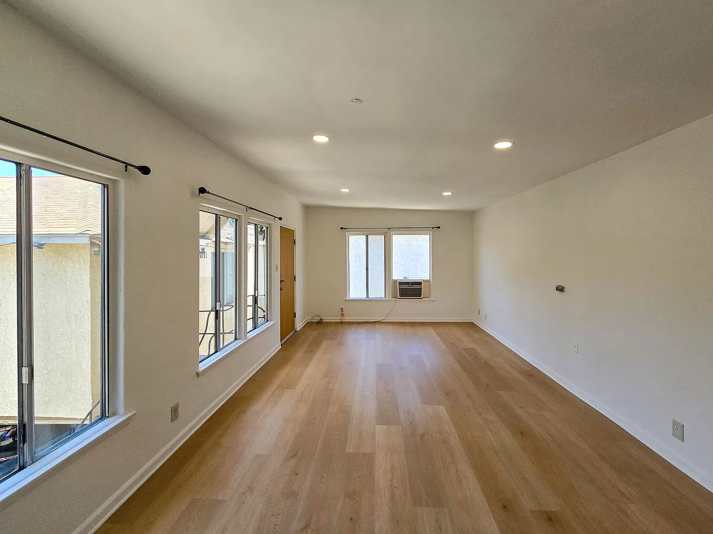 1517 E Maple St — Photo 4