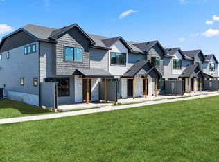 608 NE Winding Trail Ln, Ankeny, IA 50021