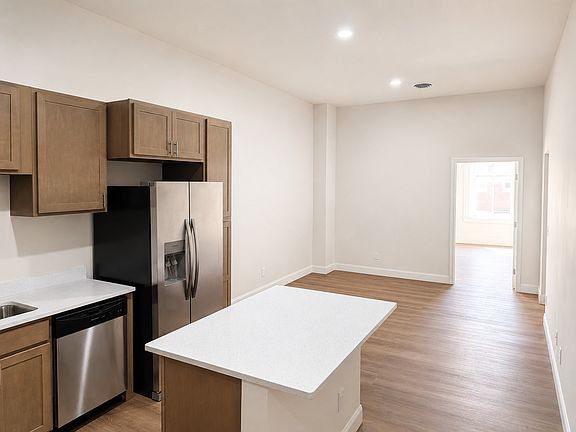 2nd image of 923 N Calvert St Floor 2