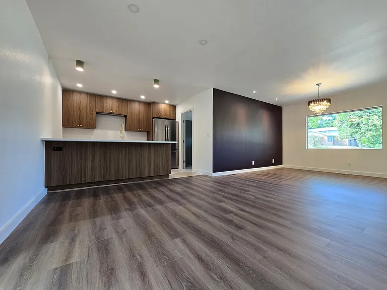 3023 W 53rd St — Photo 3