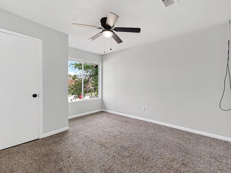 8046 Ellinger Ln — Photo 22