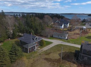 16 Gaelic Sq, Jonesport, ME 04649