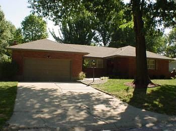 1st image of 215 SE Westwind Dr