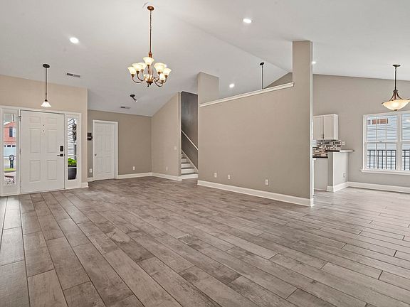 4th image of 262 Palladium Dr.