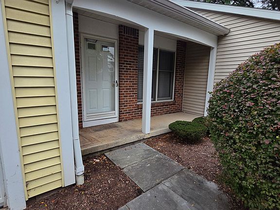 2nd image of 27 Walnut Cir