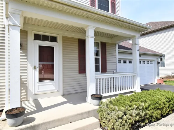 275 Valley View Dr, St Charles, IL 60175