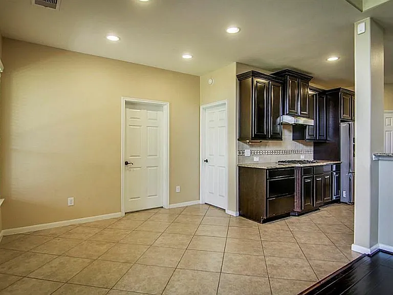 10207 White Pines Dr — Photo 14