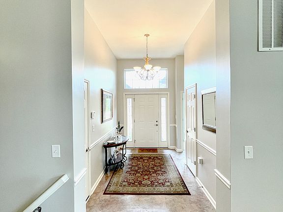 5th image of 12634 Broadmoor Ct N