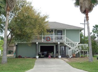 26 Riviera Dr, Rockport, TX 78382