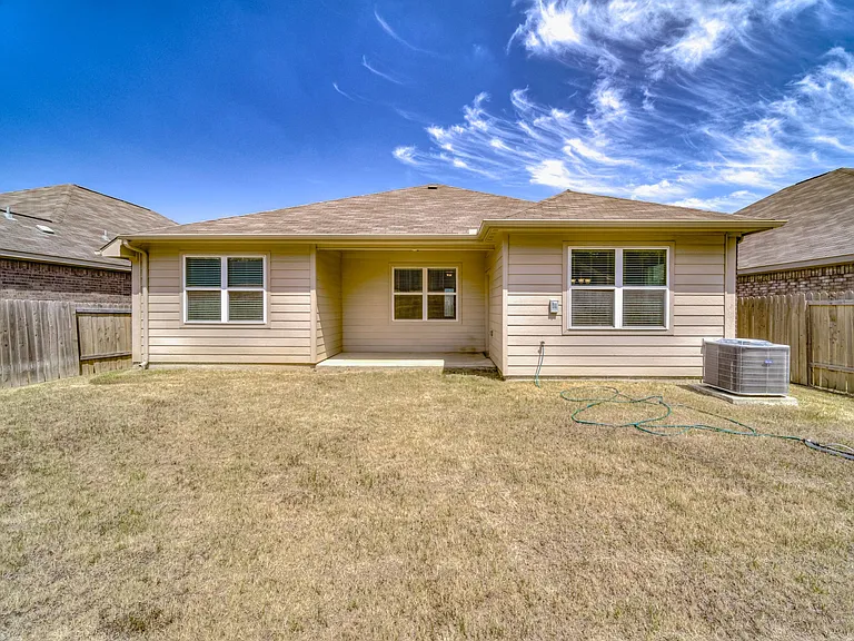 4517 Shy Creek Ln — Photo 30