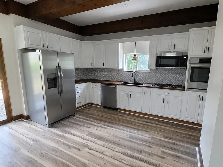155 Ormsby Ave — Photo 2