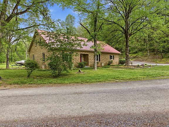 2nd image of 580 Defeated Creek Rd