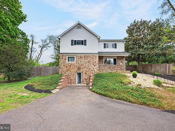 4th image of 261 Upper Ferry Rd