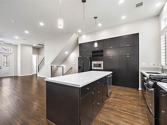 3rd image of 128 Pierce St