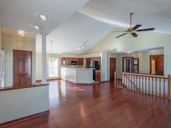 3rd image of 3664 Lakestone Cir