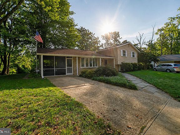 2nd image of 1302 Homewood Ln