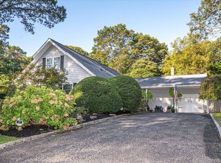 346 Ridgefield Rd, Hauppauge, NY 11788
