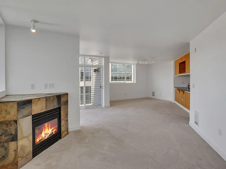 300 110th Ave NE #605 — Photo 9