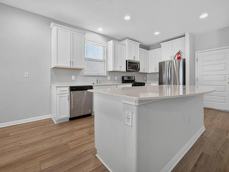 320 Rend Dr — Photo 10
