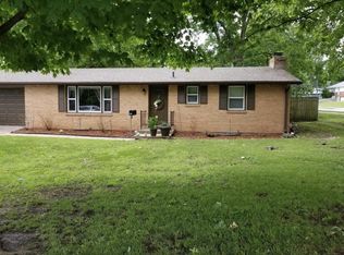 1101 NE 69th St, Gladstone, MO 64118