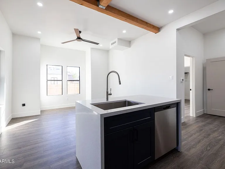 326 N 17th Dr — Photo 126
