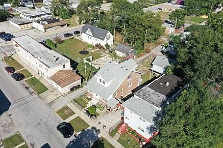 3rd image of 4815 Cedar Ave