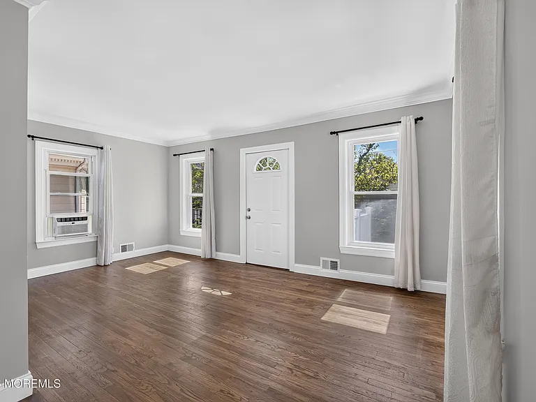 907 Bond St #2 — Photo 9