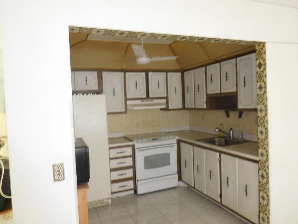 2nd image of 335 Normandy Ln #G
