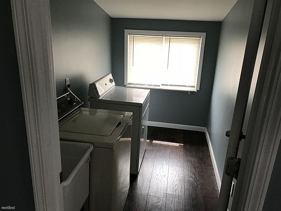 Upstairs Laundry Rm (after)
